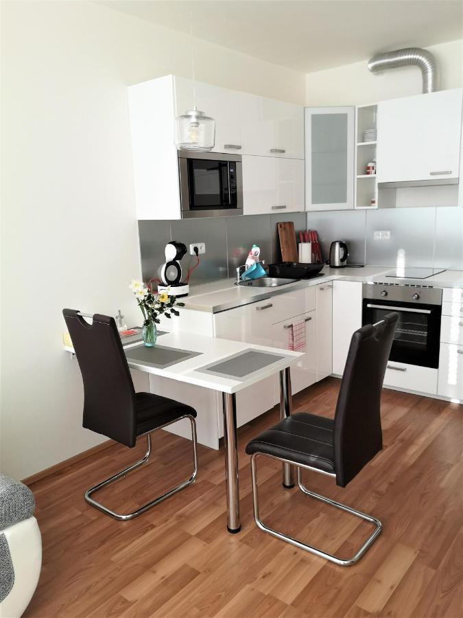 New Apartment With Garage Parking Brno Exterior photo