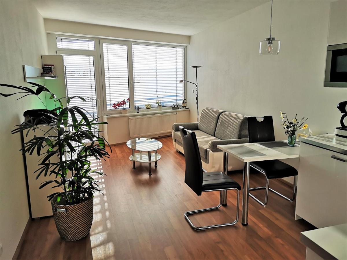 New Apartment With Garage Parking Brno Exterior photo